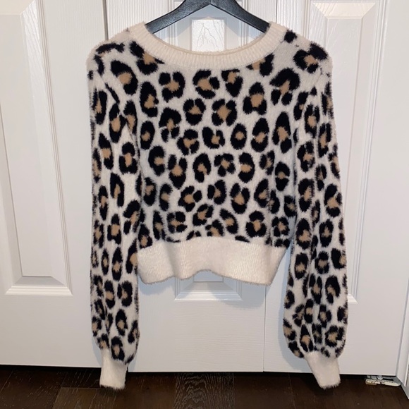 Gorgeous Jaguar Print Sweater - Picture 2 of 3